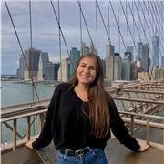 Sprachbegeisterte Nachhilfe von Privatlehrerin Annika